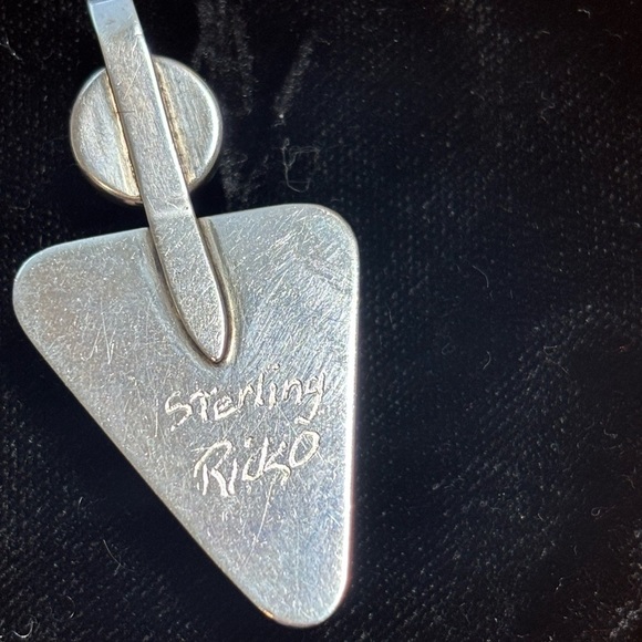 Handmade Sterling Malachite and Mother of Pearl Signed Native American Pendant - Picture 4 of 6